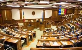 Schimb de replici în Parlament pe subiectul adoptării unei declarații comune care cheamă la pace