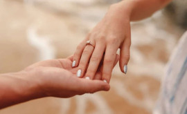 O tînără a fost oprită în trafic de Poliție pentru a fi cerută în căsătorie