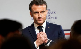 Правительство Франции избежало вотума недоверия с преимуществом в девять голосов