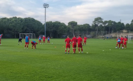 Кадры тренировки молодежной сборной Молдовы