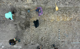 Археологи начали исследование старой мощеной дороги в центре столицы