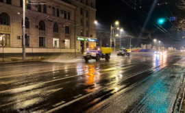 В столице на прошлой неделе были вымыты десятки улиц 