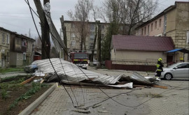 Непогода на юге Молдовы Ветер повредил кровлю домов и ряд автомобилей