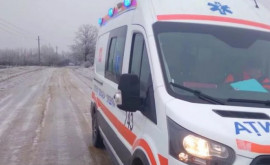 Mai multe ambulanțe au rămas blocate în omăt în ultimele 24 de ore