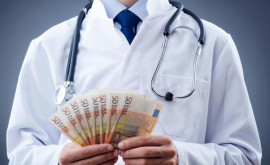Ombudsman În sistemul de sănătate se păstrează plățile informale către medici