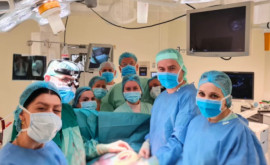 O nouă reușită a medicilor din Moldova O tînără a fost tratată printro procedură minim invazivă