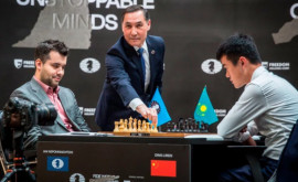 Непомнящий и Дин Лижэнь сыграли вничью в десятой партии матча за звание чемпиона мира по шахматам
