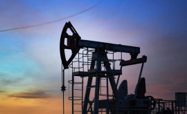 Нефть снова дорожает после падения до месячного минимума