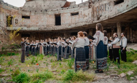 Muzică printre ruine Artiștii naționali au organizat un concert în locul Filarmonicii arse