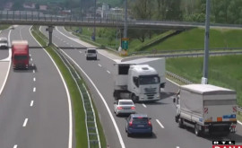Haos total provocat de un român cu TIR pe o autostradă din Croația