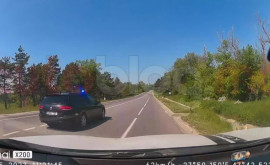 Злоупотребление или реальная чрезвычайная ситуация Водитель автомобиля с синим маячком задержан за нарушения