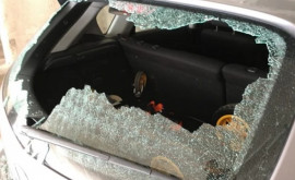 Zeci de mașini distruse în sectorul Rîșcani al capitalei Ce spune poliția
