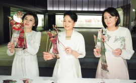 Peng Liyuan și soțiile liderilor din Asia Centrală au vizitat teatrul istoric din Xian