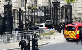 Автомобиль протаранил ворота лондонской резиденции Риши Сунака