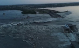Плотина Каховской ГЭС в Херсонской области разрушена