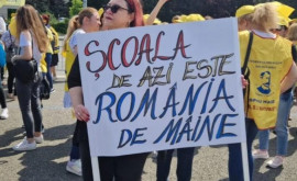 Румынские учителя приостановили забастовку