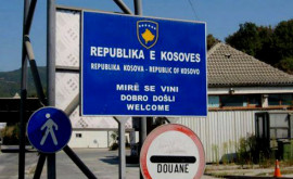 Sîrbii blochează intrarea camioanelor în Kosovo 