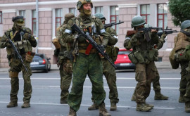 Возле штаба армии России в Ростове слышна стрельба и взрывы