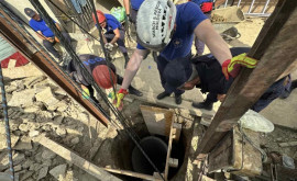 В Тараклии работает группа спасателей для извлечения человека из колодца