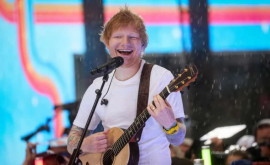 Un CD demo cu albumul lui Ed Sheeran Spinning Man sa vîndut pentru 8000 de lire sterline la licitaţie