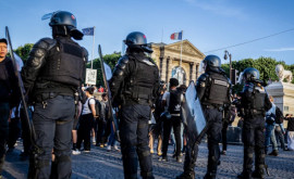 Протесты во Франции не утихают подожгли крупнейшую в стране библиотеку