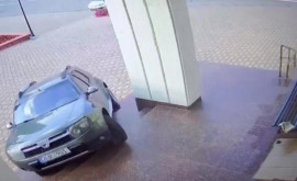 Дело мужчины запарковавшего свой автомобиль на ступенях Хынчештской примэрии Что говорят власти