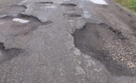 O stradă din capitală nu a văzut gram de asfalt de zeci de ani Ce spun locuitorii
