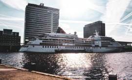 Власти Амстердама запретили круизным лайнерам заходить в центр города