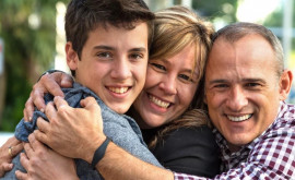 Cum pot părinții să construiască relații mai bune cu copiii lor adolescenți