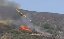 Prăbușirea unui avion în timpul intervenției de stingere a unui incendiu în Grecia surprinsă pe video