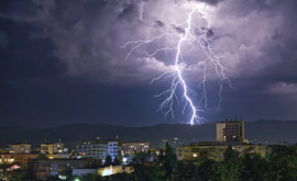 Moldova zguduită de fulgere și tunete 