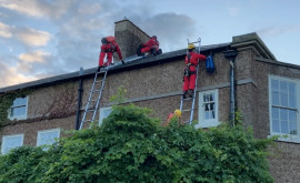 В Великобритании группа активистов протестовала на крыше дома Риши Сунака