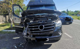 Микроавтобус маршрута Кишинев Бухарест попал в аварию в Румынии