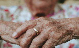 Trei secrete pentru longevitate de la cel mai bătrîn medic practician din lume