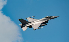 Biden a discutat cu Zelenski despre instruirea piloților ucraineni pe avioane de luptă F16