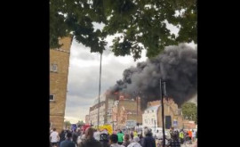 Incendiu de proporții în Londra O clădire de birouri a fost cuprinsă de flăcări 