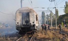 Un tren de călători cuprins de flăcăriPasagerii au reușit să iasă singuri