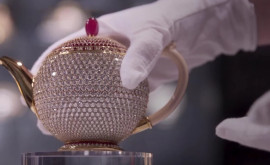 Итальянский ювелир создал из золота и бриллиантов самый дорогой в мире чайник 