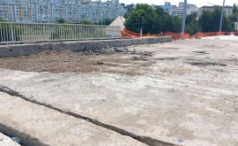 Podul de pe Mihai Viteazul se repară muncitorii nu se văd ambuteiaje groaznice 