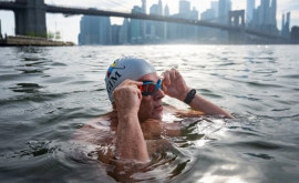 Un britanic a înotat 500 de kilometri pentru a atrage atenția asupra poluării apelor