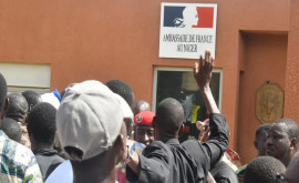 Ambasadorul Franței luat ostatic în Niger Macron Trăiește din rații militare