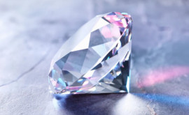 Алроса временно остановит продажи алмазов по запросу Индии