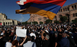 У здания правительства Армении началась новая акция протеста
