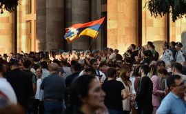 На протестах в Ереване более 80 задержанных