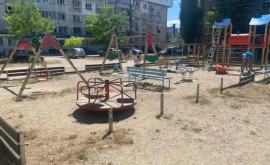 Десятки детских площадок в Кишиневе отремонтированы