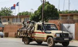 Macron Franţa pune capăt cooperării militare cu Niger