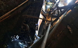 Veneția Un autocar plin cu pasageri a căzut de pe un pod și a luat foc