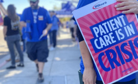Тысячи медработников США объявили забастовку