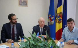 Despre ce a discutat ambasadorul SUA cu conducerea CEC din Moldova