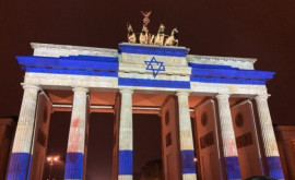 Poarta Brandenburg în culorile drapelului israelian